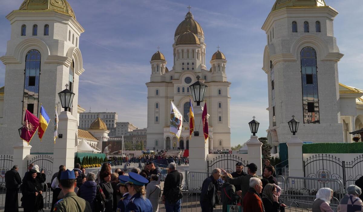 Romanians Crowd the Opening of the World’s Largest Orthodox Cathedral in Bucharest