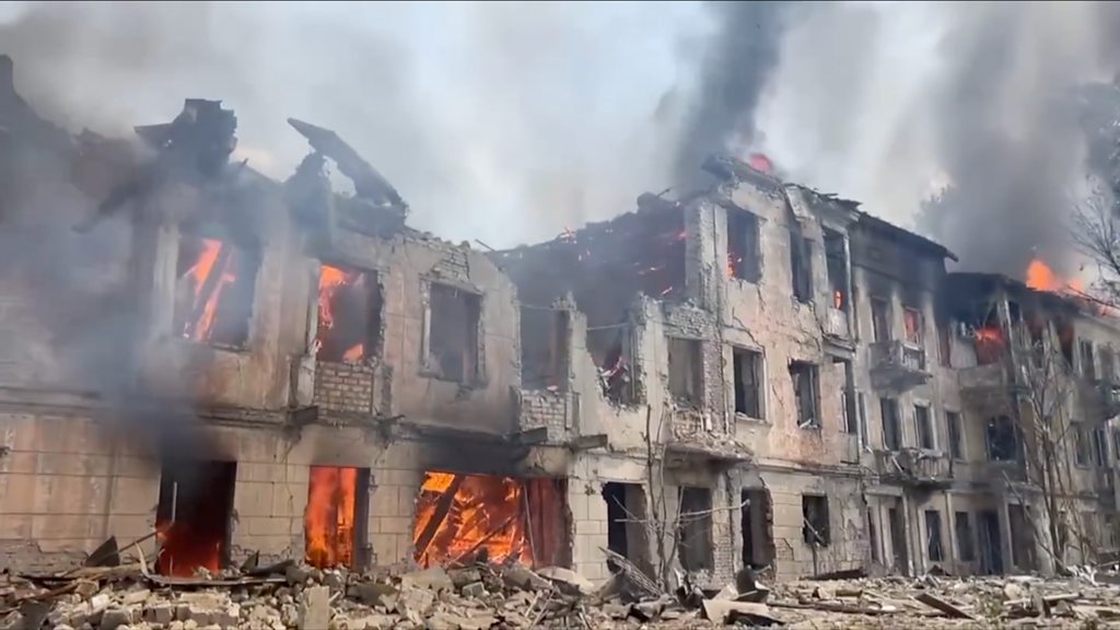 Russia Strikes Kharkiv Hospital Amid Ukraine’s Plea for US Tomahawks
