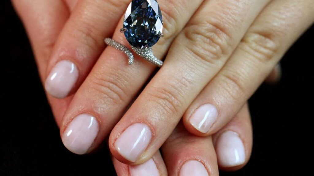 $25 Million Paid for ‘Mellon Blue’ Diamond in Geneva Auction