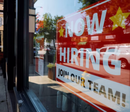 Americans Face a Stuck US Job Market With No Easy Exit A-stuck-job-market-with-no-quick-fix-in-US