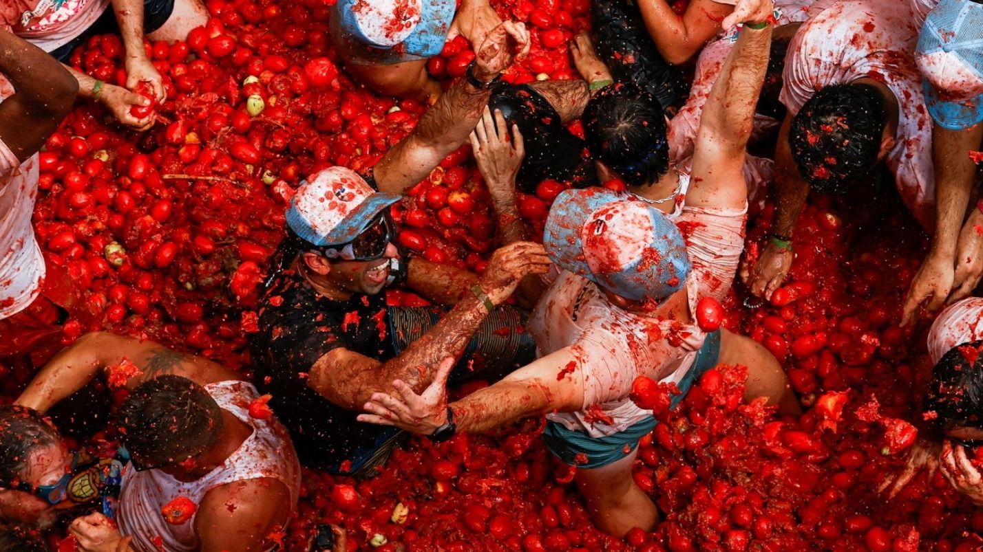 Cultural Festivals Around the Globe: Where Tradition Meets Unity 24 La Tomatina