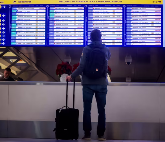 Snowstorm Hits Northeast U.S., Forcing Hundreds of Flight Cancellations in New York